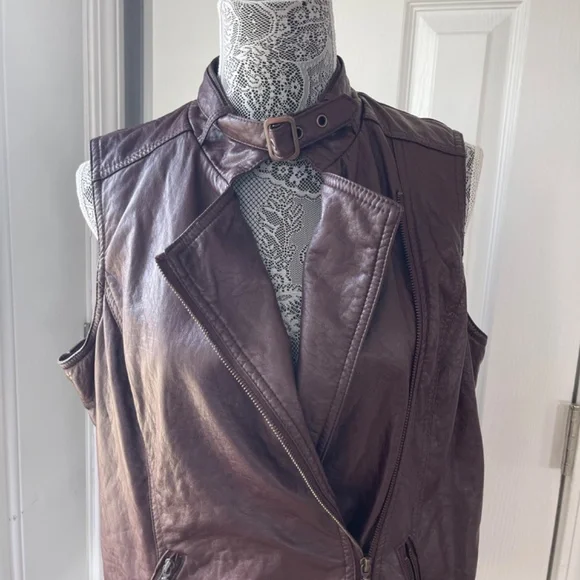 JouJou Burgundy Faux Leather Vest, Great Condition. Size XL - Picture 4 of 9